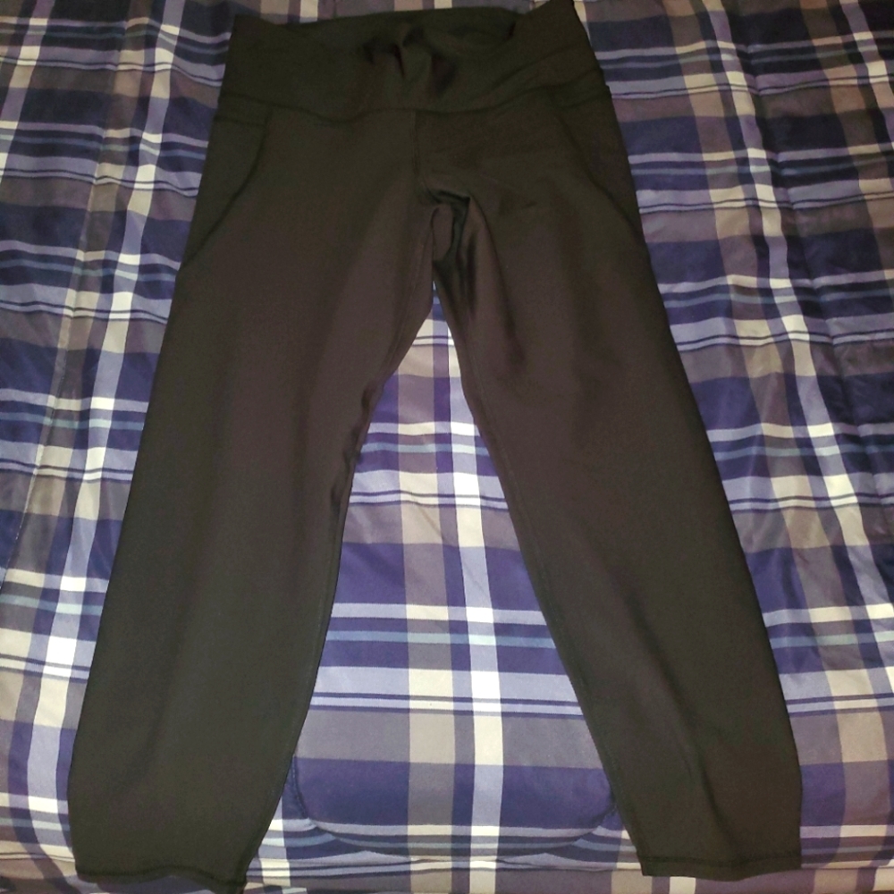 Old Navy 7/8 length powersoft side pocket leggings
